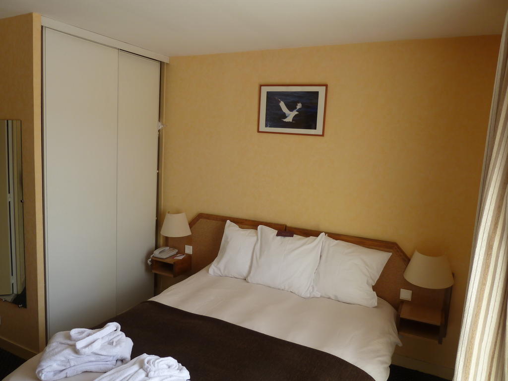 Best Western Les Bains Hotel Et Spa Perros-Guirec Exterior foto